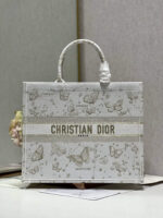 D Book Tote Shopping Bag (حقيبة تسوق دي بوك توت)