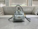 D Caro Bucket Bag (حقيبة دي كاروه باكت)